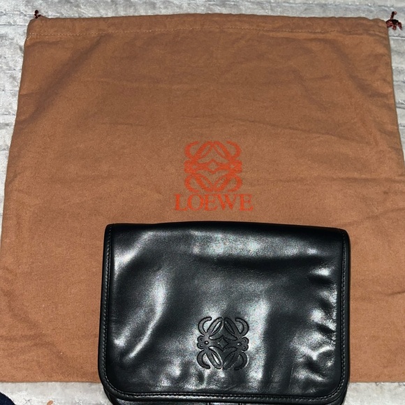 Preloved Loewe wristlet great condition lambskin leather has many pockets Black - Picture 3 of 11